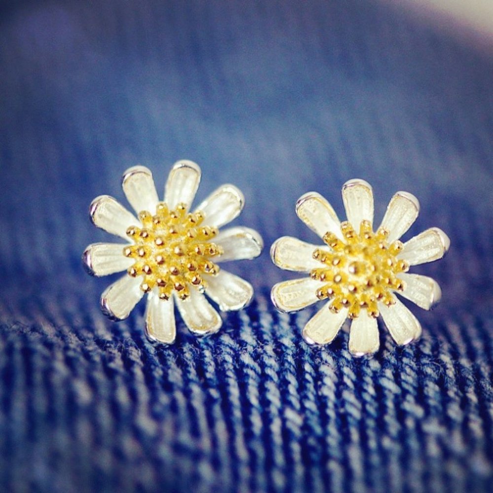 925 Sterling Silver Two Tone Daisy Stud Earrings